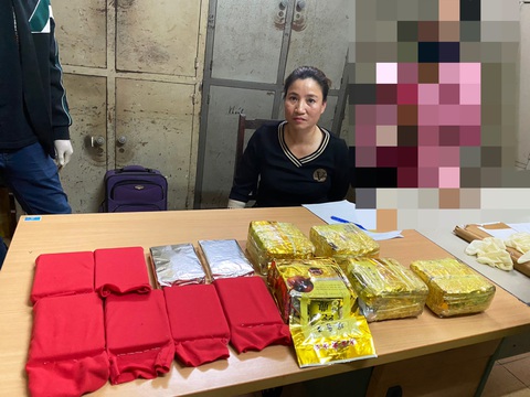 Bắt nữ quái trong đường dây ma túy xuyên quốc gia, thu 10 bánh heroin - Ảnh 1. Bắt nữ quái trong đường dây ma túy xuyên quốc gia, thu 10 bánh heroin - Ảnh 1.