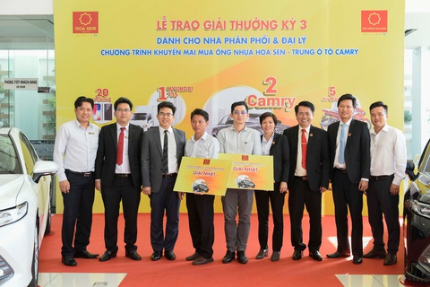 Tiếp tục xuất khẩu lô hàng 10.000 tấn tôn Hoa Sen đến châu Âu - Ảnh 3. Tiếp tục xuất khẩu lô hàng 10.000 tấn tôn Hoa Sen đến châu Âu - Ảnh 3.