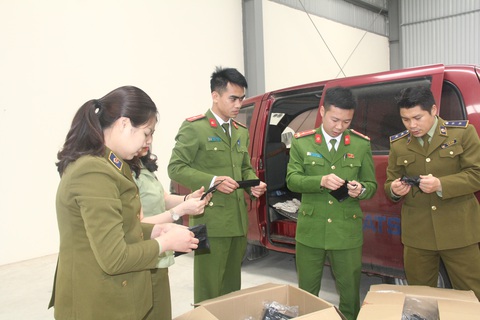 Bán khẩu trang không rõ nguồn gốc bị tịch thu tại Thanh Hóa - Ảnh 1. Bán khẩu trang không rõ nguồn gốc bị tịch thu tại Thanh Hóa - Ảnh 1.