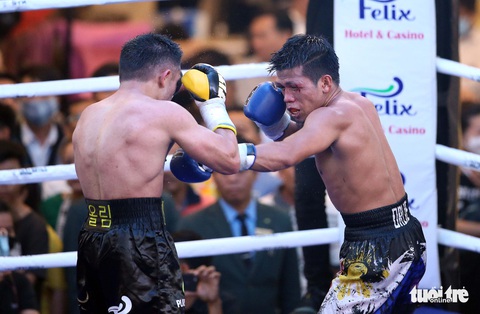 Võ sĩ Philippines sưng hết hai mắt sau trận tranh đai WBO châu Á - Ảnh 1. Võ sĩ Philippines sưng hết hai mắt sau trận tranh đai WBO châu Á - Ảnh 1.