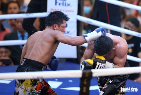 Võ sĩ Philippines sưng hết hai mắt sau trận tranh đai WBO châu Á - Ảnh 3. Võ sĩ Philippines sưng hết hai mắt sau trận tranh đai WBO châu Á - Ảnh 3.