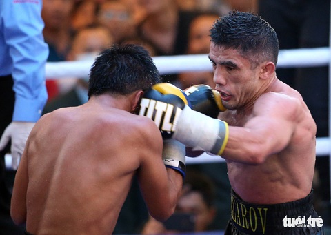 Võ sĩ Philippines sưng hết hai mắt sau trận tranh đai WBO châu Á - Ảnh 2. Võ sĩ Philippines sưng hết hai mắt sau trận tranh đai WBO châu Á - Ảnh 2.