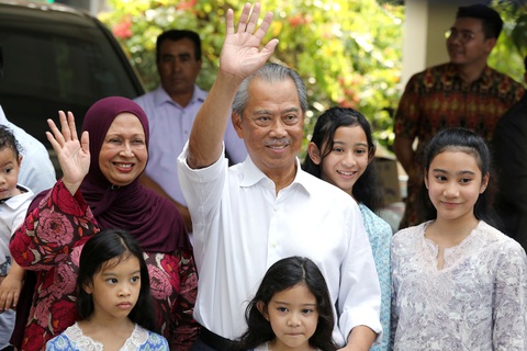 Quốc vương Malaysia bổ nhiệm cựu bộ trưởng nội vụ làm thủ tướng mới - Ảnh 1. Quốc vương Malaysia bổ nhiệm cựu bộ trưởng nội vụ làm thủ tướng mới - Ảnh 1.