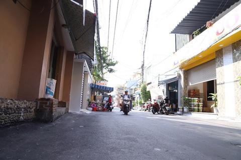 Người dân Đà Nẵng cùng nhau mở rộng hẻm - Ảnh 1. Người dân Đà Nẵng cùng nhau mở rộng hẻm - Ảnh 1.