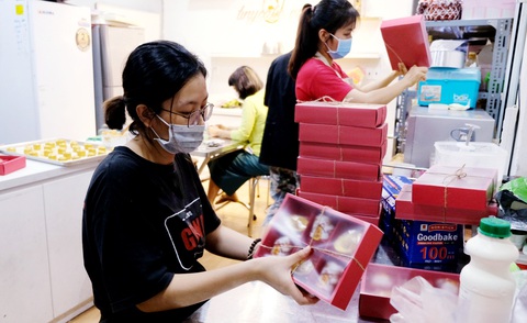 Giới trẻ săn bánh kem chuột vàng đội mũ thần tài - Ảnh 15. Giới trẻ săn bánh kem chuột vàng đội mũ thần tài - Ảnh 15.