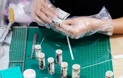 Giới trẻ săn bánh kem chuột vàng đội mũ thần tài - Ảnh 13. Giới trẻ săn bánh kem chuột vàng đội mũ thần tài - Ảnh 13.