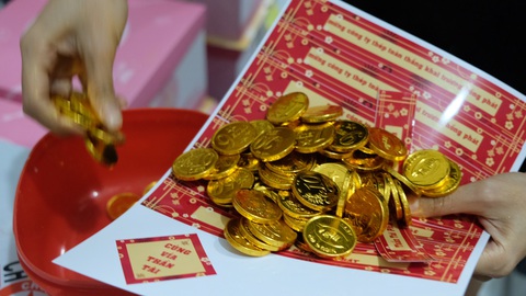 Giới trẻ săn bánh kem chuột vàng đội mũ thần tài - Ảnh 9. Giới trẻ săn bánh kem chuột vàng đội mũ thần tài - Ảnh 9.