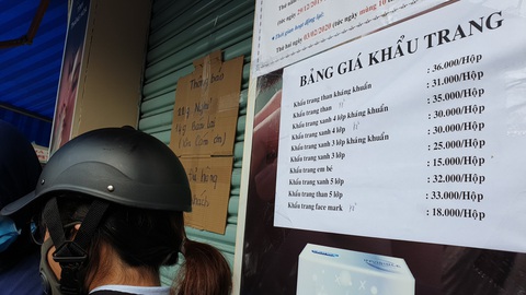 ‘Vỡ trận’ khẩu trang y tế tại chợ thuốc tây lớn nhất TP.HCM - Ảnh 11. ‘Vỡ trận’ khẩu trang y tế tại chợ thuốc tây lớn nhất TP.HCM - Ảnh 11.