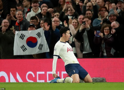 Son Heung-min và tân binh Bergwijn ‘nổ súng’, Tottenham đá bại 10 người M.C - Ảnh 3. Son Heung-min và tân binh Bergwijn ‘nổ súng’, Tottenham đá bại 10 người M.C - Ảnh 3.