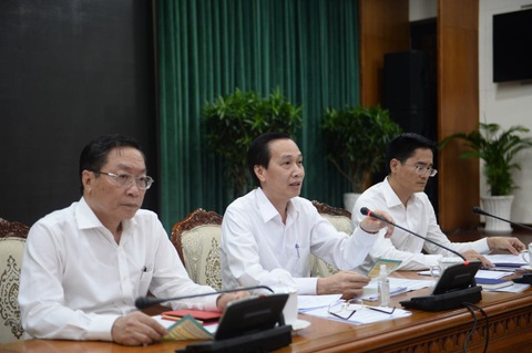 TP.HCM tăng cường bác sĩ trực tại nhà ga, sân bay phòng dịch từ virus corona - Ảnh 3. TP.HCM tăng cường bác sĩ trực tại nhà ga, sân bay phòng dịch từ virus corona - Ảnh 3.