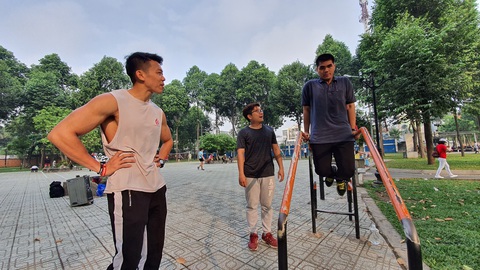 Đi tìm bụng 6 múi - Kỳ 1: Những anh chàng 6 múi ở Làng hoa - Ảnh 2. Đi tìm bụng 6 múi - Kỳ 1: Những anh chàng 6 múi ở Làng hoa - Ảnh 2.