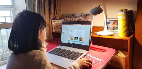 Nhiều trường chuyển qua dạy trực tuyến, từ xa phòng virus corona - Ảnh 3. Nhiều trường chuyển qua dạy trực tuyến, từ xa phòng virus corona - Ảnh 3.