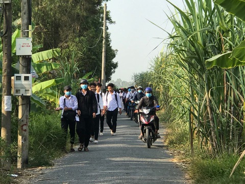 Sáng nay 3-2, nhiều học sinh đến trường được cho về - Ảnh 1. Sáng nay 3-2, nhiều học sinh đến trường được cho về - Ảnh 1.