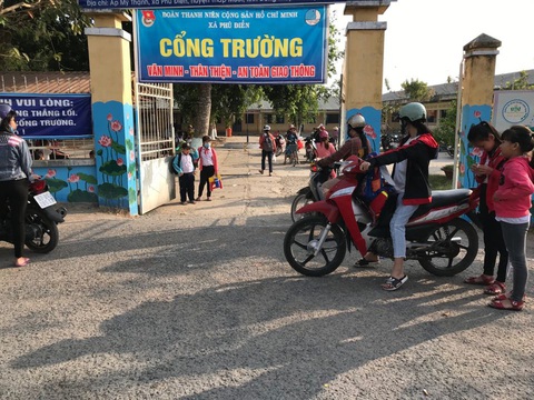 Sáng nay 3-2, nhiều học sinh đến trường được cho về - Ảnh 3. Sáng nay 3-2, nhiều học sinh đến trường được cho về - Ảnh 3.