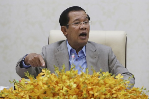 Ông Hun Sen nói chẳng sợ bay tới Vũ Hán thăm sinh viên Campuchia mắc kẹt - Ảnh 1. Ông Hun Sen nói chẳng sợ bay tới Vũ Hán thăm sinh viên Campuchia mắc kẹt - Ảnh 1.