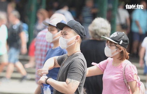 Bí thư Nguyễn Thiện Nhân: ‘Phải cách ly người có nguy cơ mắc bệnh từ vùng dịch đến TP’ - Ảnh 2. Bí thư Nguyễn Thiện Nhân: ‘Phải cách ly người có nguy cơ mắc bệnh từ vùng dịch đến TP’ - Ảnh 2.