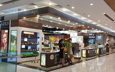 Nhiều điểm vui chơi, mua sắm ở TP. HCM vắng vẻ giữa dịch corona - Ảnh 15. Nhiều điểm vui chơi, mua sắm ở TP. HCM vắng vẻ giữa dịch corona - Ảnh 15.