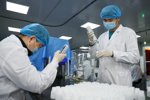 Trung Quốc thừa nhận thiếu dụng cụ xét nghiệm, còn sót người bệnh - Ảnh 1. Trung Quốc thừa nhận thiếu dụng cụ xét nghiệm, còn sót người bệnh - Ảnh 1.
