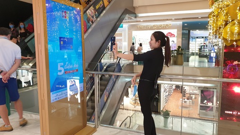 Nhiều điểm vui chơi, mua sắm ở TP. HCM vắng vẻ giữa dịch corona - Ảnh 9. Nhiều điểm vui chơi, mua sắm ở TP. HCM vắng vẻ giữa dịch corona - Ảnh 9.