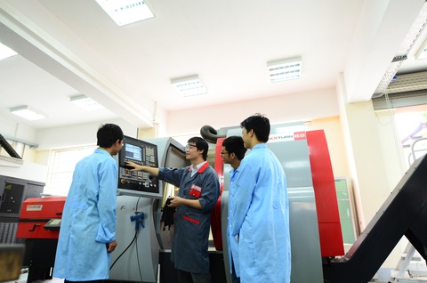 Không bỏ quy định xếp hạng tốt nghiệp trên bằng đại học - Ảnh 1. Không bỏ quy định xếp hạng tốt nghiệp trên bằng đại học - Ảnh 1.