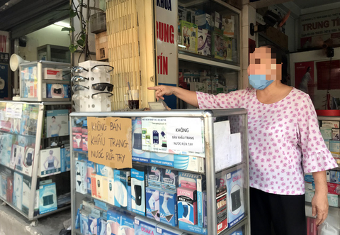 Cửa hàng thuốc tây ém khẩu trang, ‘chợ đen’ bán giá trên trời - Ảnh 3. Cửa hàng thuốc tây ém khẩu trang, ‘chợ đen’ bán giá trên trời - Ảnh 3.