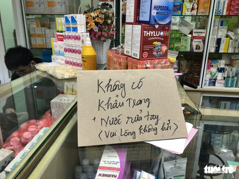 Chợ thuốc lớn nhất Hà Nội đồng loạt treo biển không bán khẩu trang, miễn hỏi - Ảnh 3. Chợ thuốc lớn nhất Hà Nội đồng loạt treo biển không bán khẩu trang, miễn hỏi - Ảnh 3.