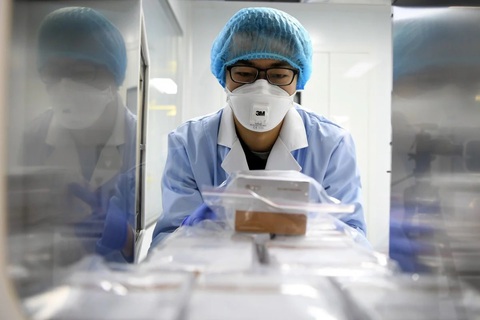 Chưa có thuốc chữa, bệnh nhân nhiễm virus corona khỏi bệnh nhờ đâu? - Ảnh 4. Chưa có thuốc chữa, bệnh nhân nhiễm virus corona khỏi bệnh nhờ đâu? - Ảnh 4.