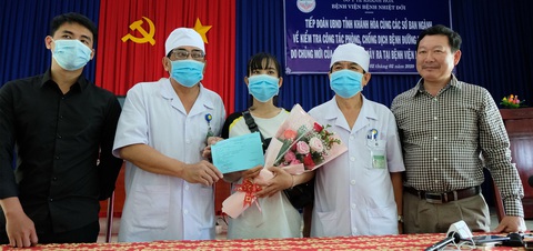 Vượt qua nỗi sợ hãi, chiến thắng corona - Ảnh 3. Vượt qua nỗi sợ hãi, chiến thắng corona - Ảnh 3.