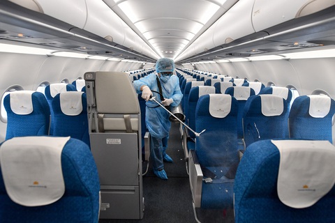 Máy bay Vietnam Airlines được khử trùng phòng dịch corona như thế nào? - Ảnh 4. Máy bay Vietnam Airlines được khử trùng phòng dịch corona như thế nào? - Ảnh 4.