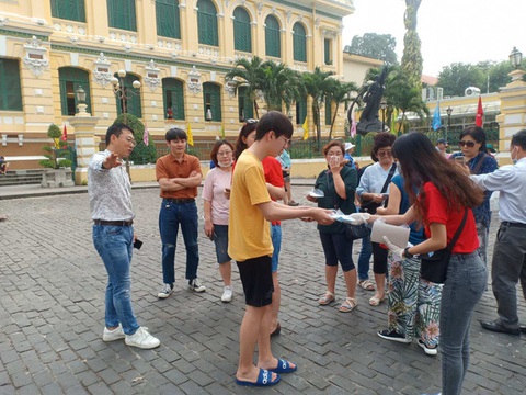 Khách Âu, Mỹ, Úc hiếm ai đeo khẩu trang ở Việt Nam mà thường rửa tay - Ảnh 1. Khách Âu, Mỹ, Úc hiếm ai đeo khẩu trang ở Việt Nam mà thường rửa tay - Ảnh 1.