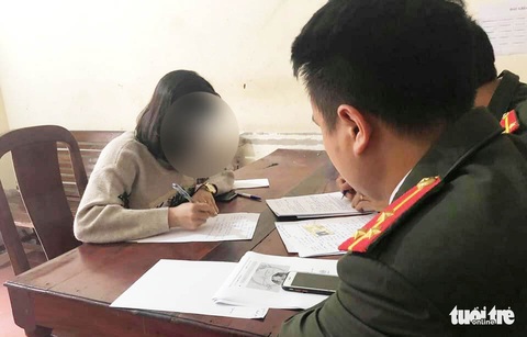 Bắt người phụ nữ lừa bán khẩu trang qua Facebook - Ảnh 2. Bắt người phụ nữ lừa bán khẩu trang qua Facebook - Ảnh 2.