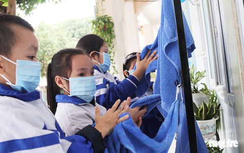Vì sao Nghệ An, Bến Tre chưa cho học sinh nghỉ học? - Ảnh 8. Vì sao Nghệ An, Bến Tre chưa cho học sinh nghỉ học? - Ảnh 8.