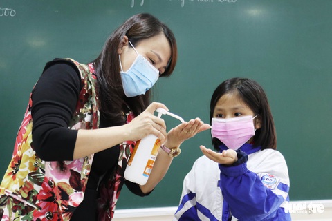 Vì sao Nghệ An, Bến Tre chưa cho học sinh nghỉ học? - Ảnh 1. Vì sao Nghệ An, Bến Tre chưa cho học sinh nghỉ học? - Ảnh 1.
