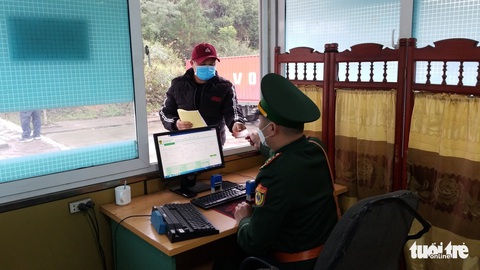 Những xe nông sản đầu tiên được giải cứu ở cửa khẩu Hữu Nghị - Ảnh 6. Những xe nông sản đầu tiên được giải cứu ở cửa khẩu Hữu Nghị - Ảnh 6.