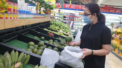 Vui như mua được khẩu trang y tế, nước rửa tay đúng giá - Ảnh 2. Vui như mua được khẩu trang y tế, nước rửa tay đúng giá - Ảnh 2.