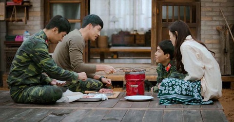 Hạ cánh nơi anh: Mê mẩn ngắm Son Ye Jin và Hyun Bin dù cuộc tình phi lý - Ảnh 3. Hạ cánh nơi anh: Mê mẩn ngắm Son Ye Jin và Hyun Bin dù cuộc tình phi lý - Ảnh 3.