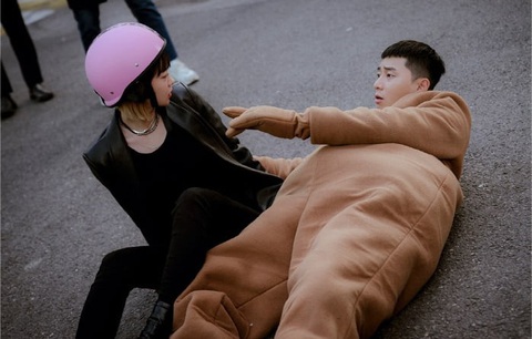 Park Seo Joon tái xuất màn ảnh với vai cựu tù nhân trong Itaewon Class - Ảnh 7. Park Seo Joon tái xuất màn ảnh với vai cựu tù nhân trong Itaewon Class - Ảnh 7.
