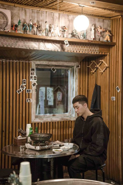 Park Seo Joon tái xuất màn ảnh với vai cựu tù nhân trong Itaewon Class - Ảnh 8. Park Seo Joon tái xuất màn ảnh với vai cựu tù nhân trong Itaewon Class - Ảnh 8.