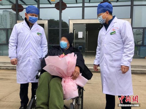 Cụ ông 91 tuổi nhiễm virus corona xuất viện, chỉ bí quyết khỏi bệnh - Ảnh 1. Cụ ông 91 tuổi nhiễm virus corona xuất viện, chỉ bí quyết khỏi bệnh - Ảnh 1.