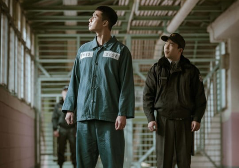 Park Seo Joon tái xuất màn ảnh với vai cựu tù nhân trong Itaewon Class - Ảnh 10. Park Seo Joon tái xuất màn ảnh với vai cựu tù nhân trong Itaewon Class - Ảnh 10.