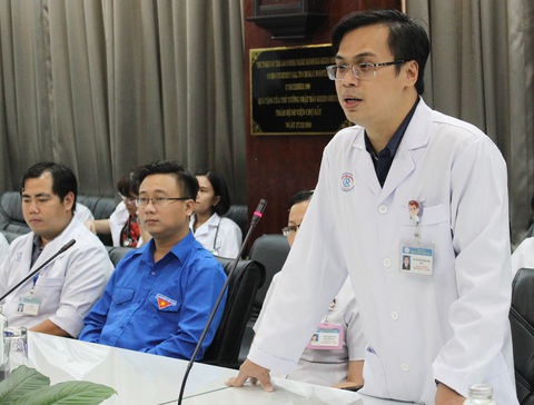 Thành đoàn TP.HCM khen tặng bác sĩ điều trị bệnh nhân nhiễm virus corona - Ảnh 3. Thành đoàn TP.HCM khen tặng bác sĩ điều trị bệnh nhân nhiễm virus corona - Ảnh 3.
