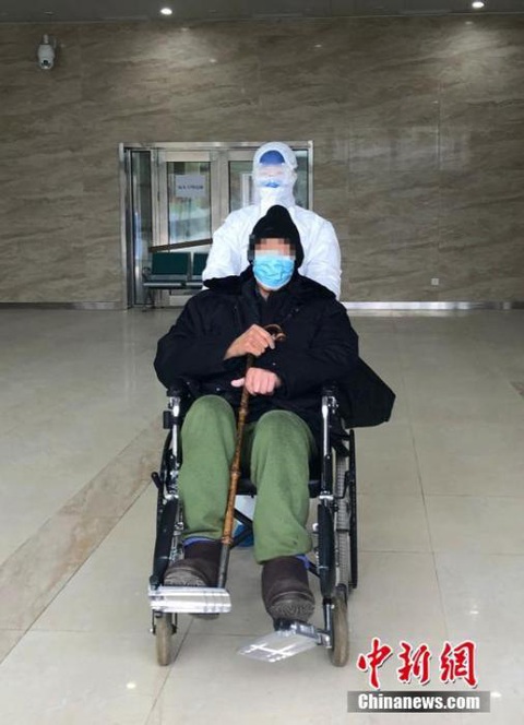 Cụ ông 91 tuổi nhiễm virus corona xuất viện, chỉ bí quyết khỏi bệnh - Ảnh 2. Cụ ông 91 tuổi nhiễm virus corona xuất viện, chỉ bí quyết khỏi bệnh - Ảnh 2.