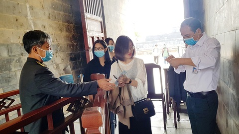 Du lịch xoay xở trong mùa virus corona - Ảnh 1.