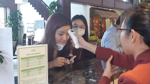 Du lịch xoay xở trong mùa virus corona - Ảnh 2.