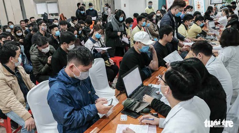 Hàng ngàn người hiến máu trong những ngày dịch corona phức tạp - Ảnh 2. Hàng ngàn người hiến máu trong những ngày dịch corona phức tạp - Ảnh 2.