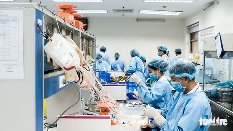 Hàng ngàn người hiến máu trong những ngày dịch corona phức tạp - Ảnh 8. Hàng ngàn người hiến máu trong những ngày dịch corona phức tạp - Ảnh 8.