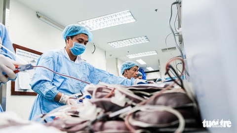 Hàng ngàn người hiến máu trong những ngày dịch corona phức tạp - Ảnh 11. Hàng ngàn người hiến máu trong những ngày dịch corona phức tạp - Ảnh 11.