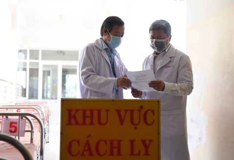 Thứ trưởng Bộ Y tế kiểm tra công tác phòng chống dịch corona tại TP.HCM - Ảnh 1. Thứ trưởng Bộ Y tế kiểm tra công tác phòng chống dịch corona tại TP.HCM - Ảnh 1.