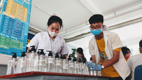TP.HCM hỗ trợ giáo viên bị giảm thu nhập do COVID-19 1,2 triệu đồng - Ảnh 1. TP.HCM hỗ trợ giáo viên bị giảm thu nhập do COVID-19 1,2 triệu đồng - Ảnh 1.