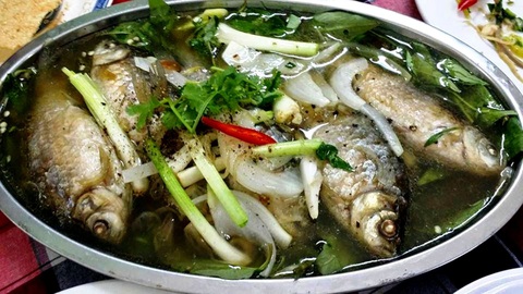 Cá diếc chiên giòn chấm mắm ớt, món bình dân biến thành hàng hiệu - Ảnh 4. Cá diếc chiên giòn chấm mắm ớt, món bình dân biến thành hàng hiệu - Ảnh 4.